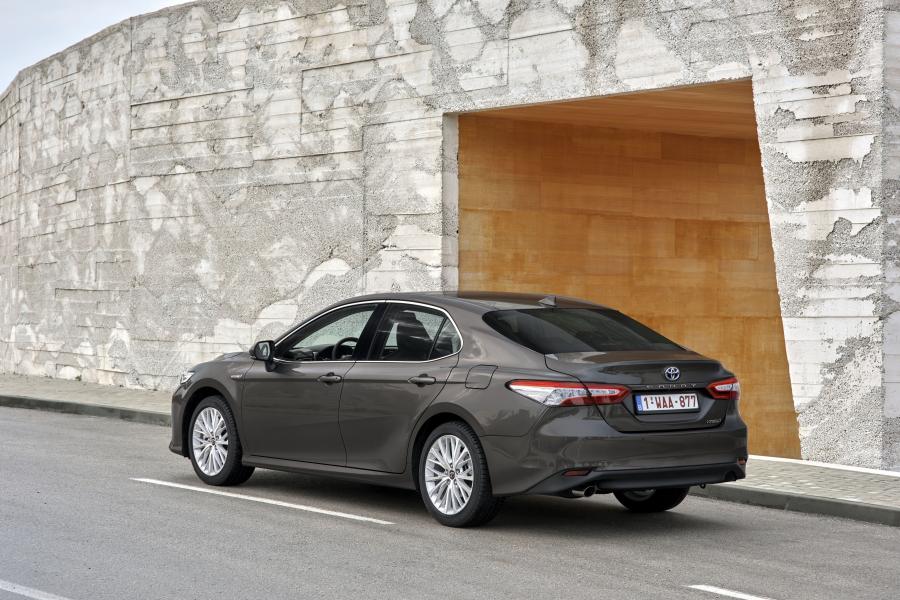  Toyota Camry Hybrid 2019 года  (EU) (фото 32 из 45)